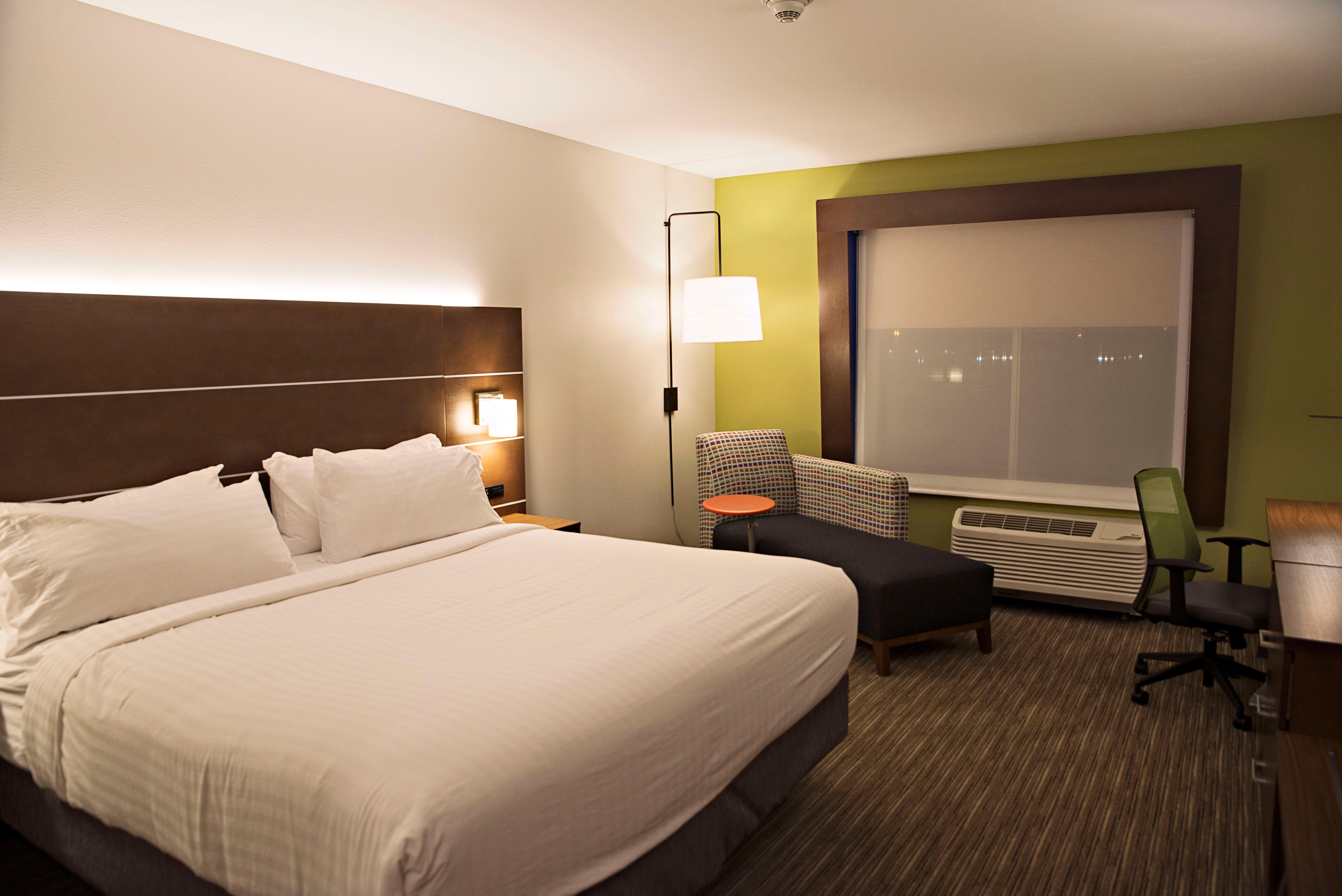 Holiday Inn Express & Suites - Rantoul By Ihg Екстериор снимка