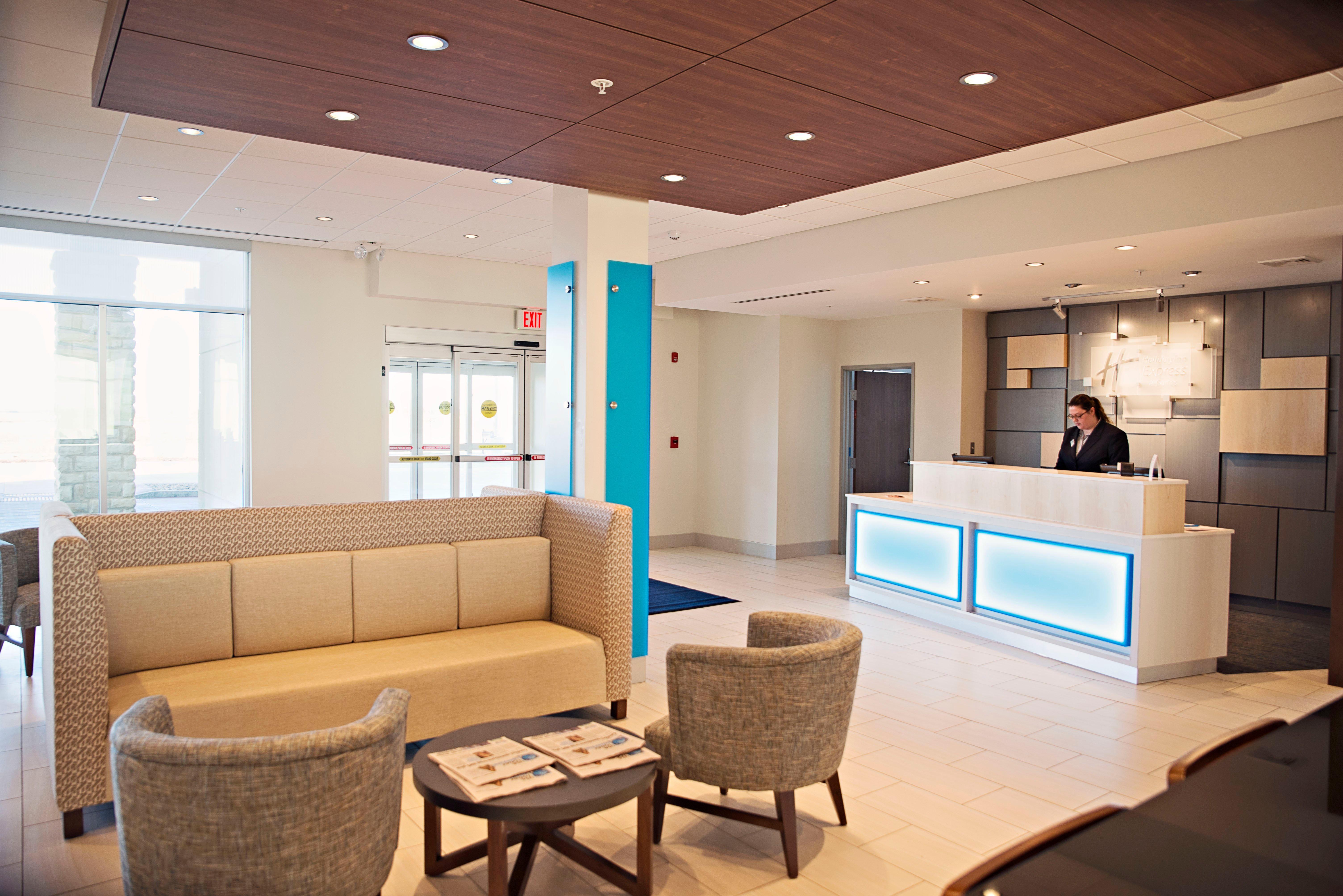 Holiday Inn Express & Suites - Rantoul By Ihg Екстериор снимка