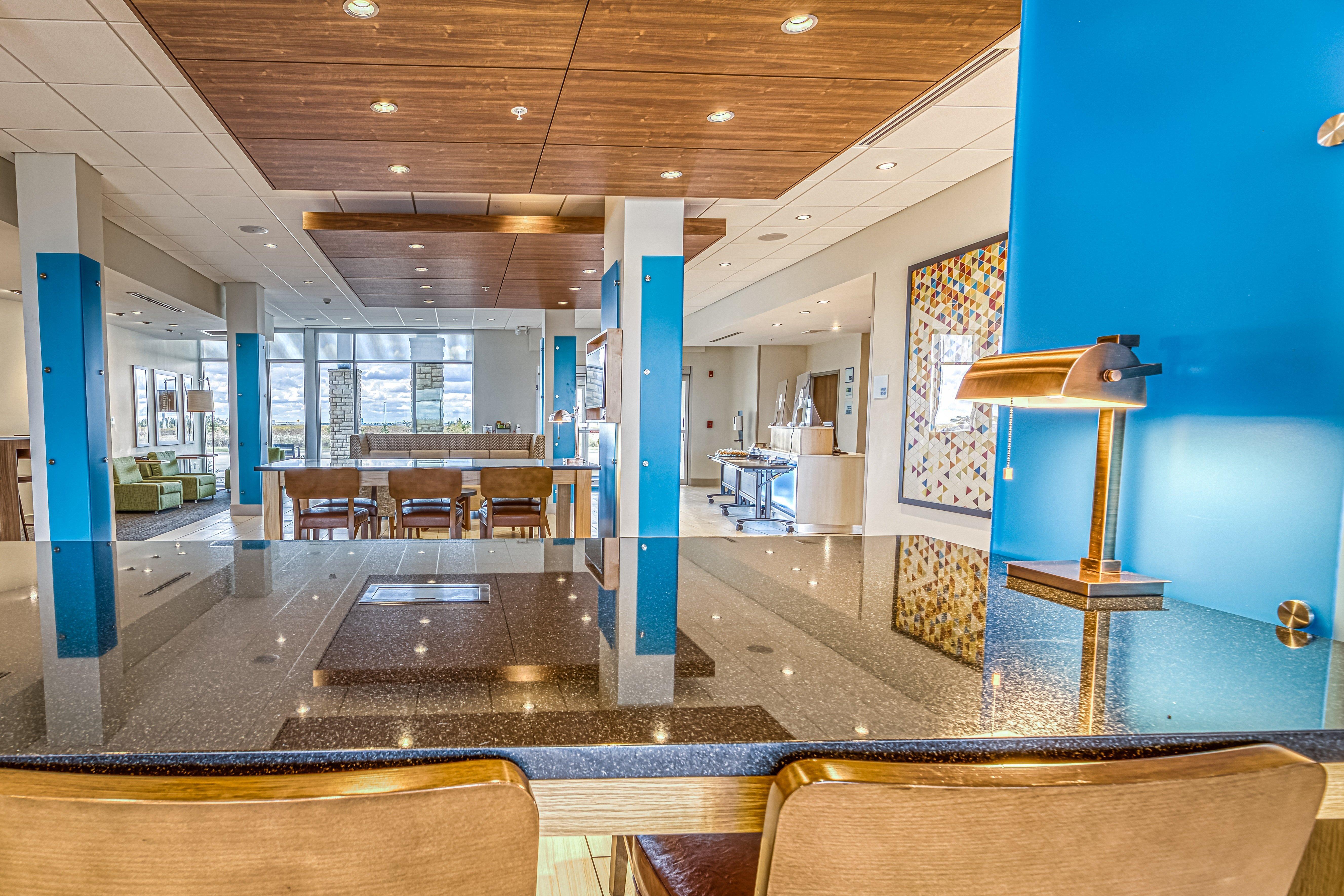 Holiday Inn Express & Suites - Rantoul By Ihg Екстериор снимка
