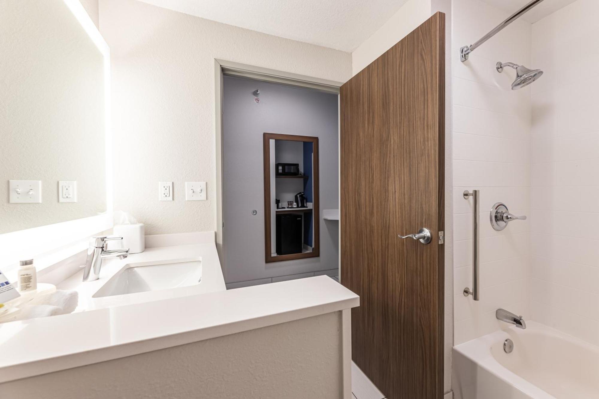 Holiday Inn Express & Suites - Rantoul By Ihg Екстериор снимка