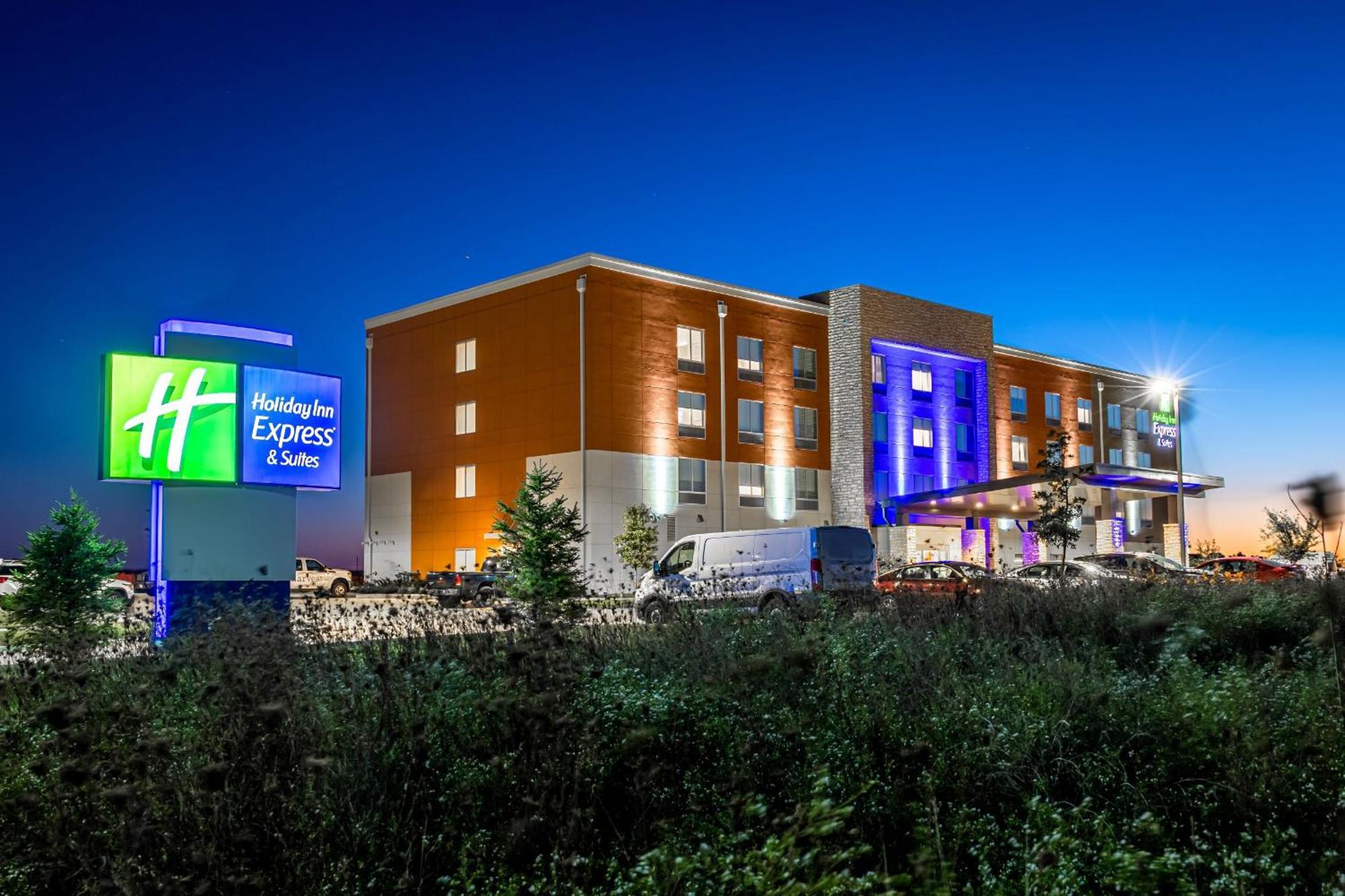 Holiday Inn Express & Suites - Rantoul By Ihg Екстериор снимка