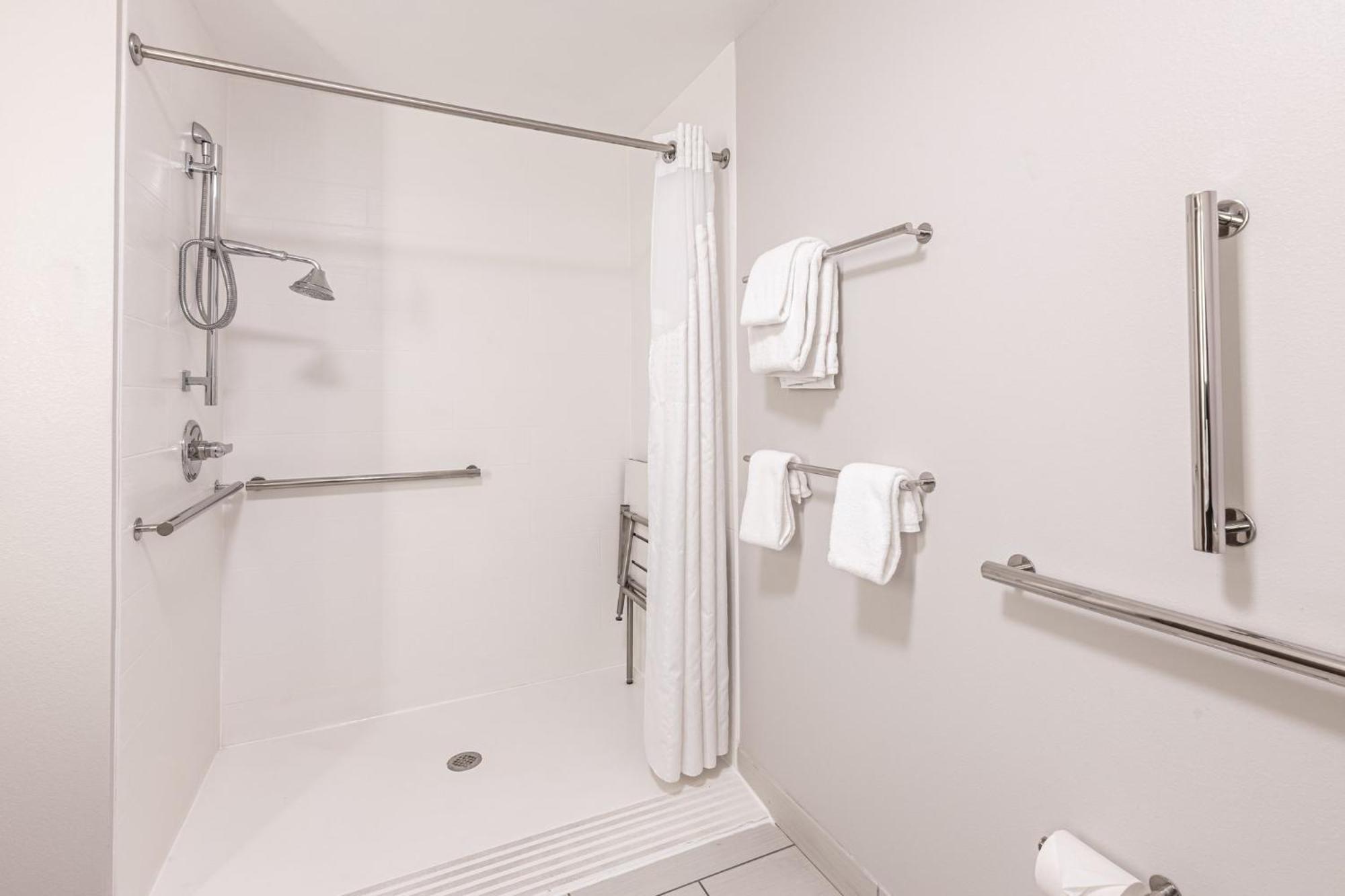 Holiday Inn Express & Suites - Rantoul By Ihg Екстериор снимка