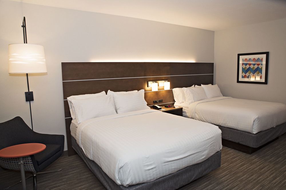 Holiday Inn Express & Suites - Rantoul By Ihg Екстериор снимка