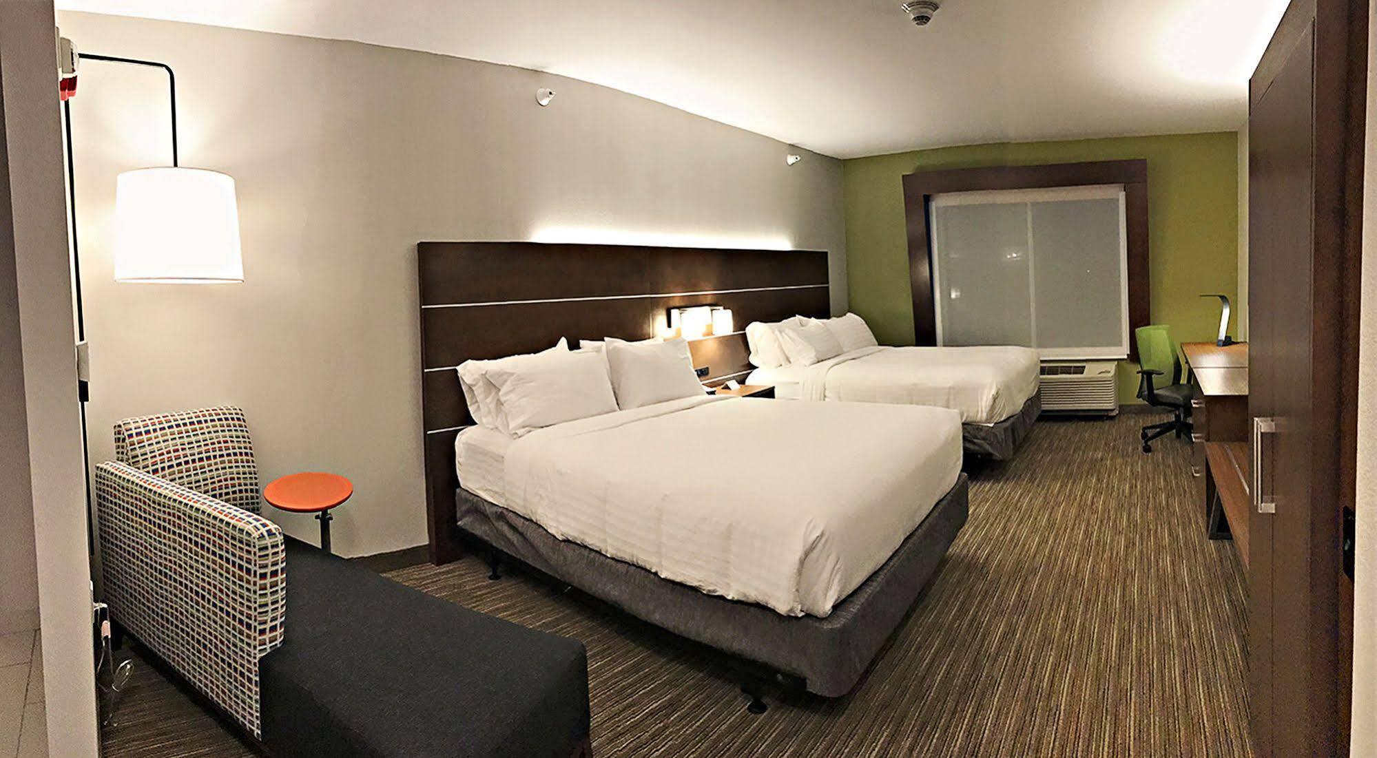 Holiday Inn Express & Suites - Rantoul By Ihg Екстериор снимка